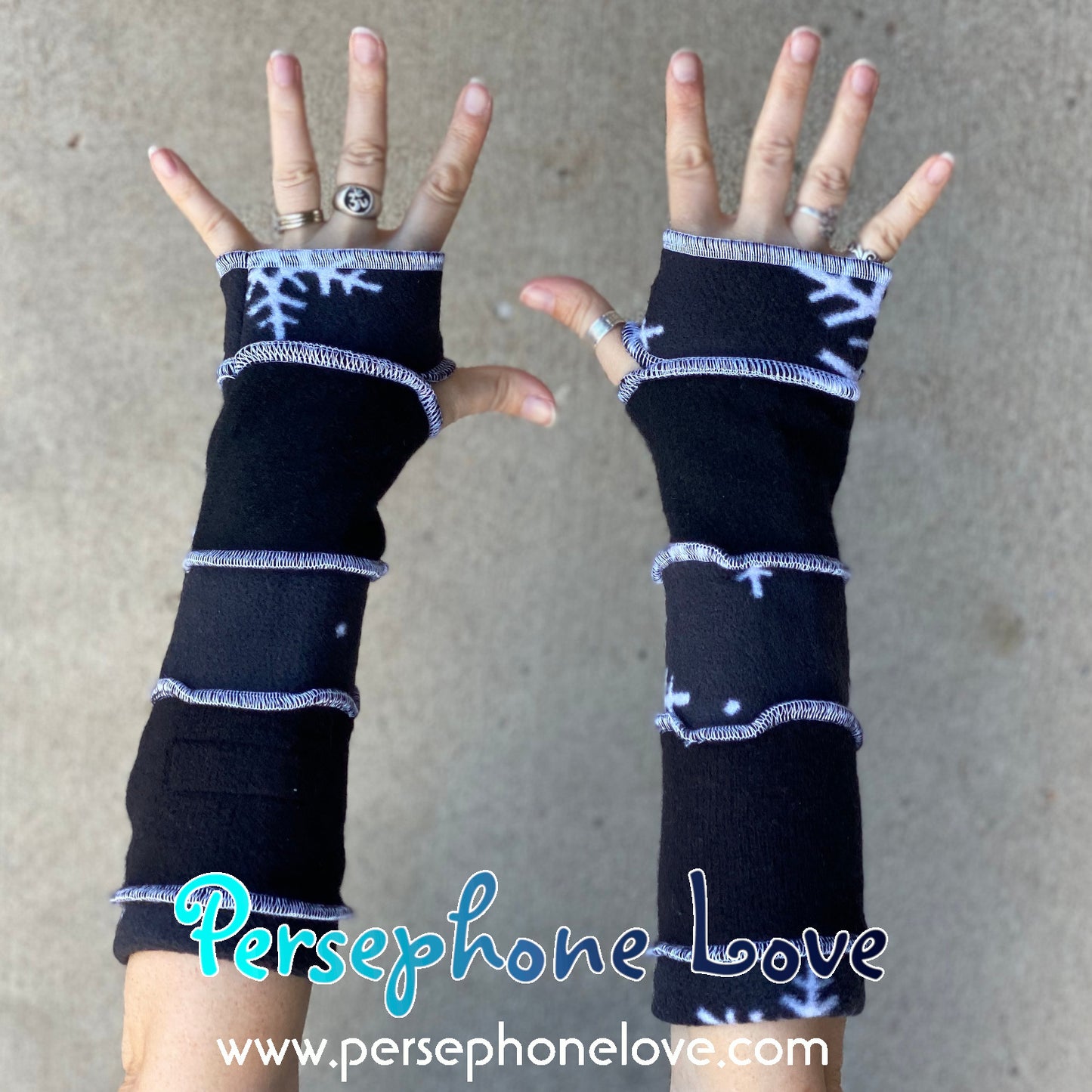 Katwise inspired needle-felted black white snowflake 100% cashmere/fleece upcycled sweater arm warmers -1427